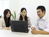 自社サービスを扱うため、共にサービスを良くしていこう！という目標に向かって、結束力も堅いです。