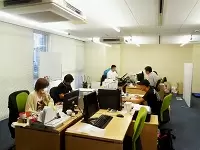 社内は落ち着いた雰囲気です♪