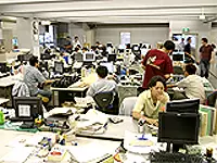 若手からベテランまで、幅広い層が活躍する社内。