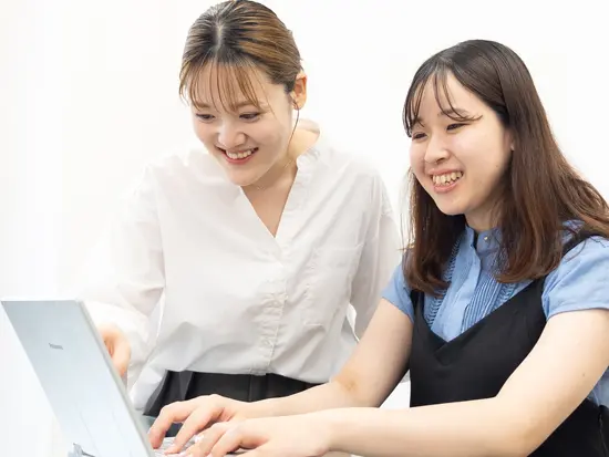 フラットな社風で、どんな事でも気軽に相談できる環境が自慢です！