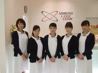 白を貴重とした清潔な店内。お客様にもスタッフにも居心地の良い環境となっております。