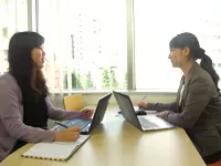 たくさんの人とコミュニケーションを取りながら仕事を進めていきます