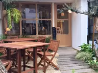 四谷駅付近にはオシャレなカフェやレストランもあり、お気に入りのお店を探すのも楽しみ♪