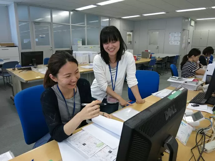 「わからないことがあれば、すぐ聞いて下さい。イチからしっかりご説明します！」先輩社員より
