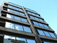 写真は大阪本社。仕事とプライベートどちらも安定した生活を送れます。