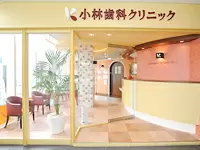 清潔感に溢れたエントランス。江坂駅8番出口から徒歩1分と駅チカで好立地☆