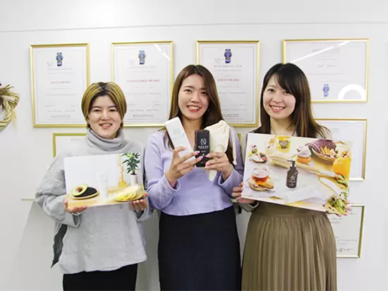 スタッフはコスメ検定1級を取得しています！美容に関する知識を深めることができますよ。