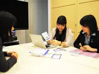 新たな商品や他社とのコラボ企画など、アイデアがカタチになる瞬間のやりがいはとても大きいです。