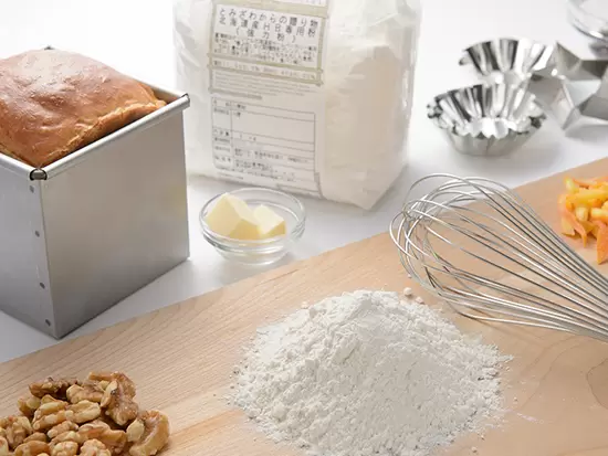 製菓・製パン関連商品を扱います。商品は約3000～3500点！