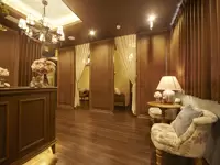 内装は落ち着いた雰囲気をイメージし、リラックスして過ごしていただけるよう演出しています。