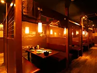 あたたかく、落ち着きのある店内です♪