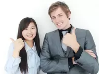 日本人講師と外国人講師がペアでレッスンを担当する独自のスタイル