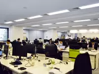 風通しがよく社員同士の活気があふれるオフィス