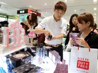 話題の海外コスメもいち早く取り扱い。話題の商品に触れる楽しさも♪