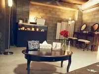 あの芸能人も、モデルも通う人気店です