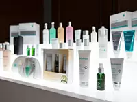 ▲自社商品「エクスビアンス」をはじめ、様々な商品を販売しています。