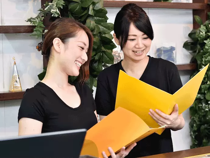 スタッフ全員、仲よし♪お互い協力し合いながら、お客様に最高の癒しをお届けしています！