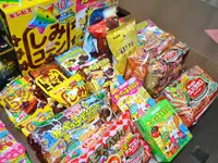 「たべっ子どうぶつ」「アスパラガスビスケット」など、おなじみの商品を取り扱っています。