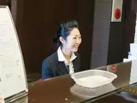 受付スタッフは2名体制だから困ったことは先輩がすぐ教えてくれます♪