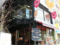アンディカフェの外観。穏やかな空間で愛犬と安らぎのひとときを過ごせるよう工夫を凝らしています。