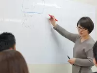 研修講師はお客様先のセミナーや企業研修などで登壇します。トレーニングでしっかり学べますので安心です。
