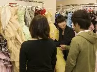 撮影のための衣装やコーディネートのアドバイスをしたり、準備段階からお客様と関わります。