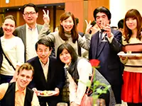 社内で行われるパーティーでの一枚です。風通しの良い雰囲気の当社では、社内交流の機会も多いです。