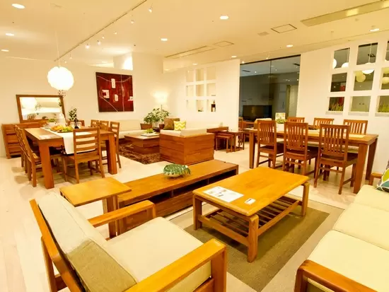 やわらかい落ち着いた雰囲気の店内で私たちと一緒に働きませんか？？