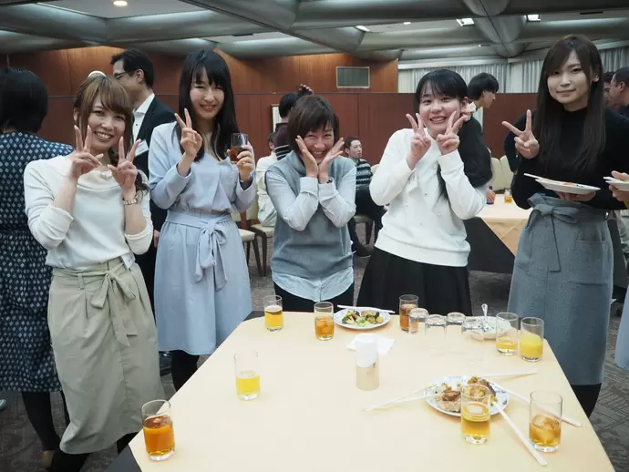 社員総会風景♪どの年代も仲良しなのでご安心ください♪