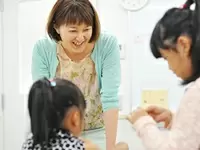 子どもの生きる意欲を再生する類塾。子どもたちの成長をそばで感じられ、やりがいと笑顔で包まれています。
