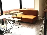 本社オフィスは、カフェのような落ち着いた雰囲気です。