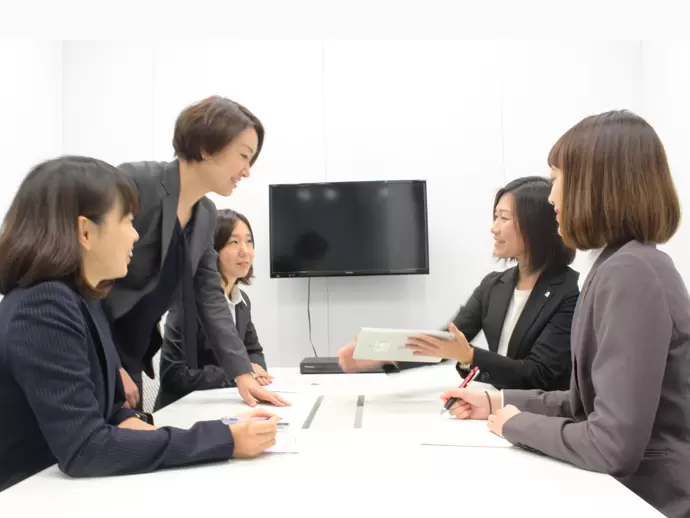 女性が多数活躍する当社。女性が長く活躍できるための働きやすい環境・制度づくりに取り組んでいます。