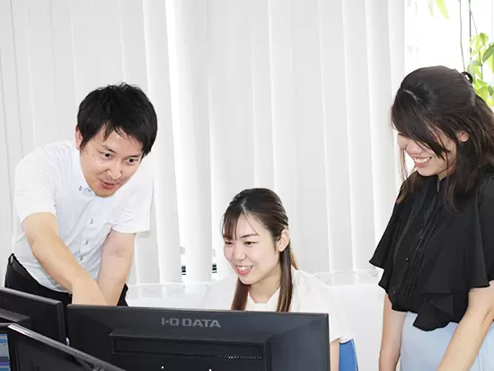 子育てと両立OK！18時退社＆土日休みで働きやすい！