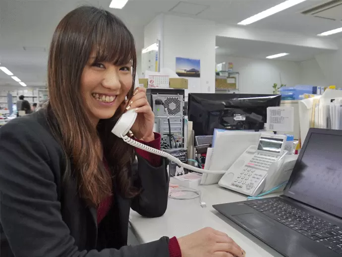 先輩社員がしっかりサポートします。分からないことがあれば何でも相談してください。