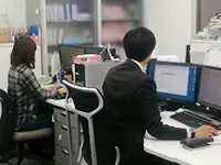 先輩がすぐ近くにいるので、分からないことはドンドン質問してください！