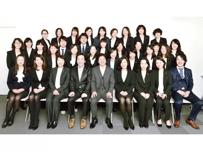 未経験からスタートした人、経験者の人、様々な経歴のスタッフが一丸となってます。