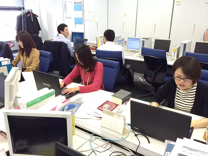 お互いにサポートし合いながら仕事に取り組んでいます！