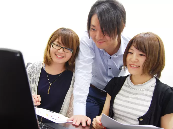 社長も含め、20・30代の若い社員が活躍していて、社内は活気であふれています♪