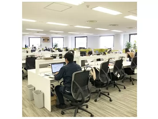 明るく広々とした本社は「副都心線雑司が谷駅」より徒歩3分！「JR目白駅」も徒歩圏内です。