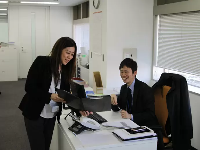 まずは先輩と同行し日常的な施設運営を進めるうえでの必要なサポートに携わります