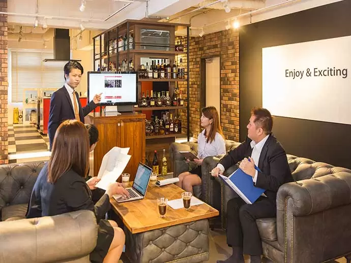 ミーティング風景！社員同士の仲が良いから、いつでも相談しやすい環境です。