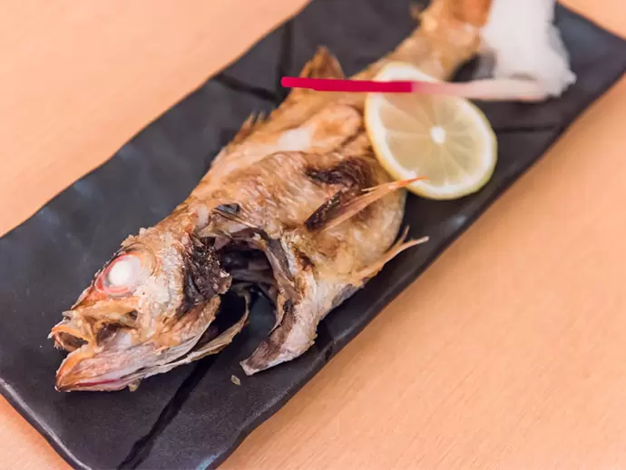 地方に取材に行くことも多くあります。仕事の後は、その土地ならではの料理を堪能！