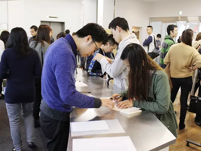 各国から集まる留学生のサポート業務！