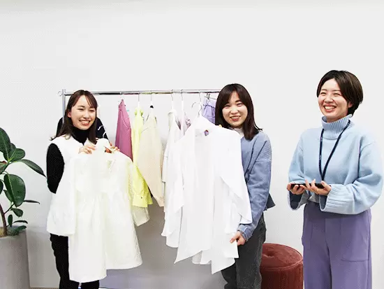 幅広い層の女性に愛されるブランドを展開しています。