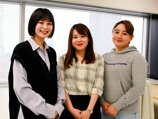 分からないことがあれば都度先輩に相談できる環境です。