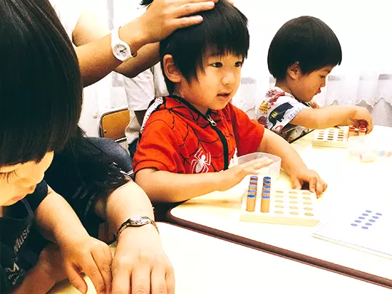 子どもたちの年齢にあわせて様々なカリキュラムをご用意しています。