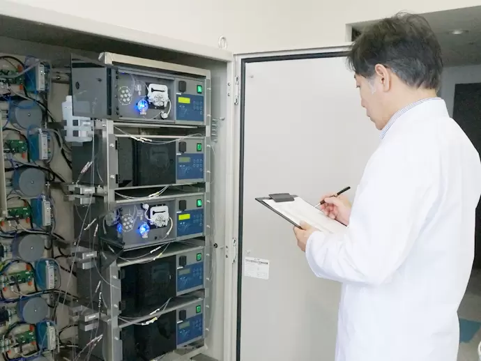 分析システムの検査・調整。専門知識は徐々にでＯＫです。