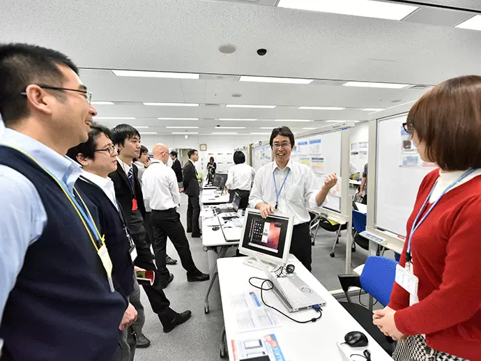 毎年恒例の技術交流会「MSE EXPO」の様子。社員自ら研究開発内容を発表し、ノウハウ共有と交流を図ります。
