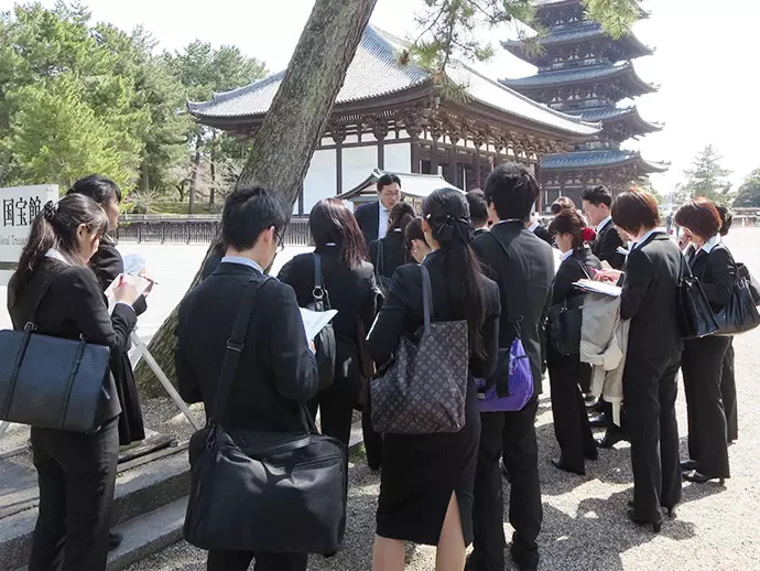 JTBならではの研修制度も充実。ツアーコンダクターは京都・奈良をテーマに実際に現地にいって学びます。