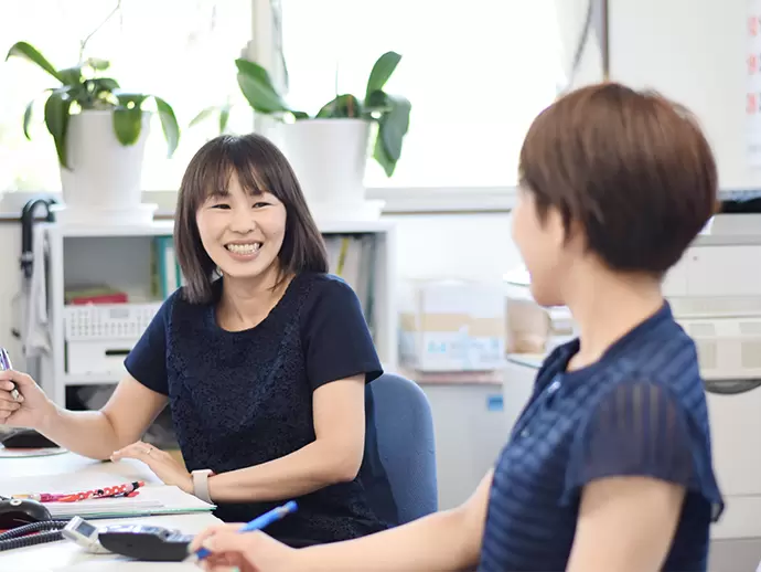 分からないことがあれば、先輩社員に気軽に質問できる環境です☆